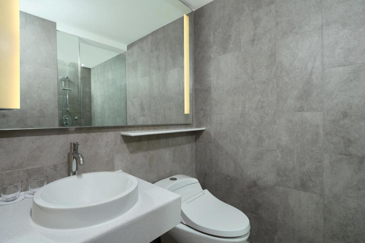 Four Points By Sheraton Surabaya, Pakuwon Indah Exteriör bild