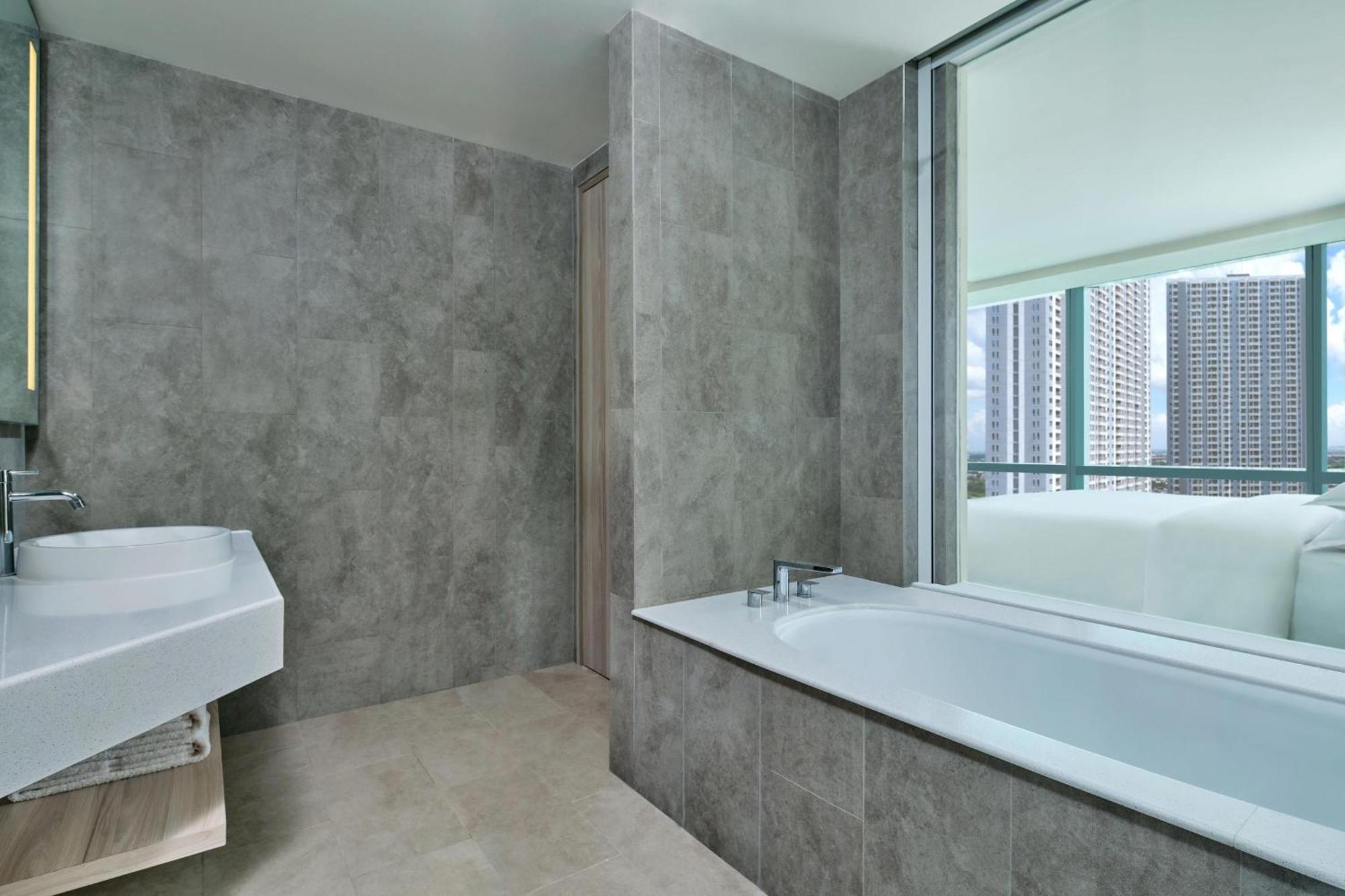 Four Points By Sheraton Surabaya, Pakuwon Indah Exteriör bild