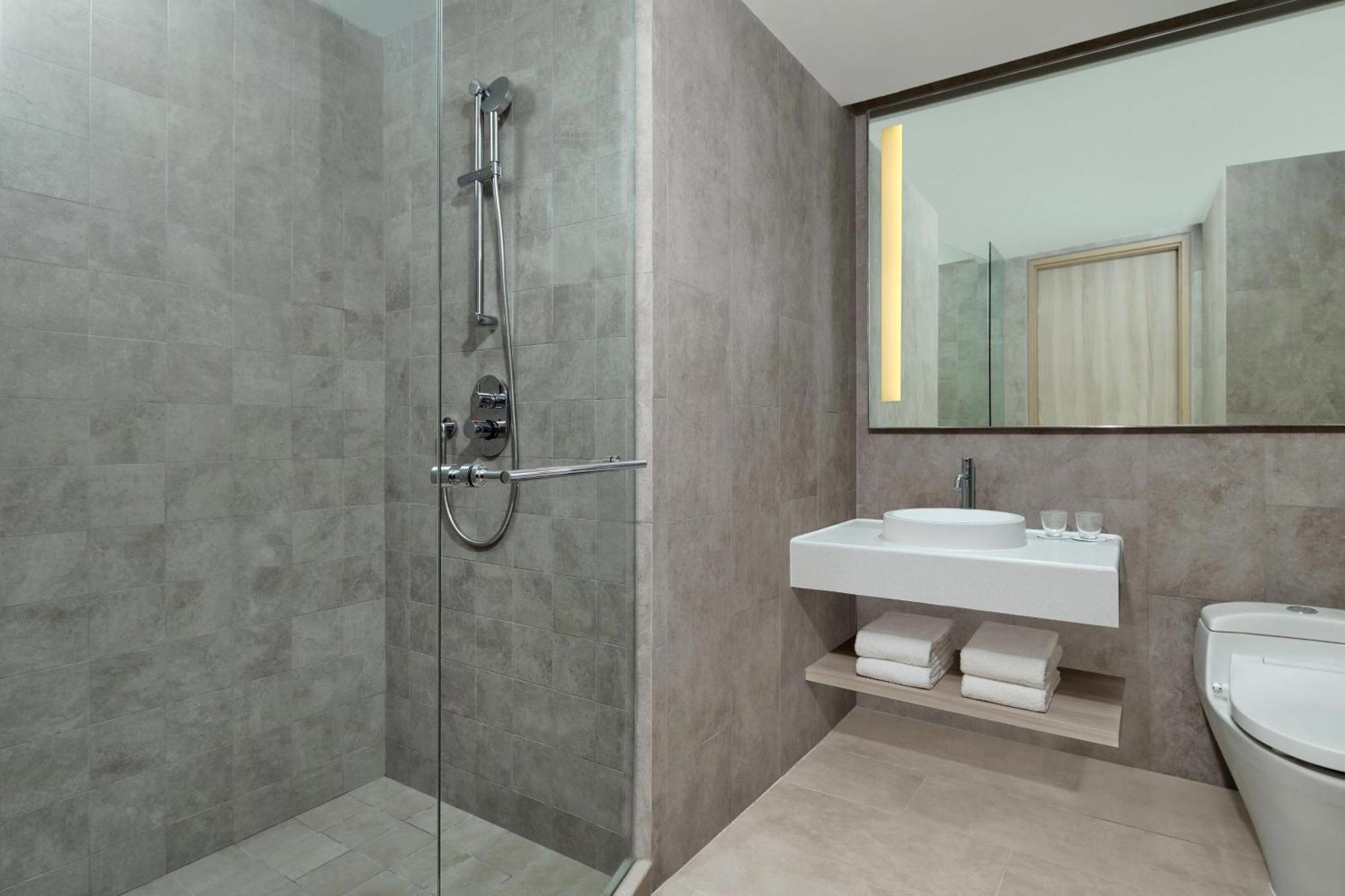 Four Points By Sheraton Surabaya, Pakuwon Indah Exteriör bild